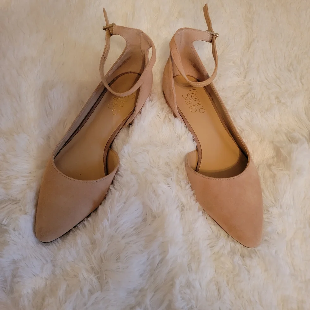 Flat Shoes - Picture 1 of 3